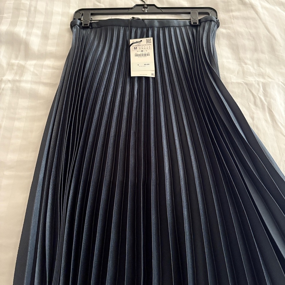Zara Elegant Black Pleated A-Line Skirt
